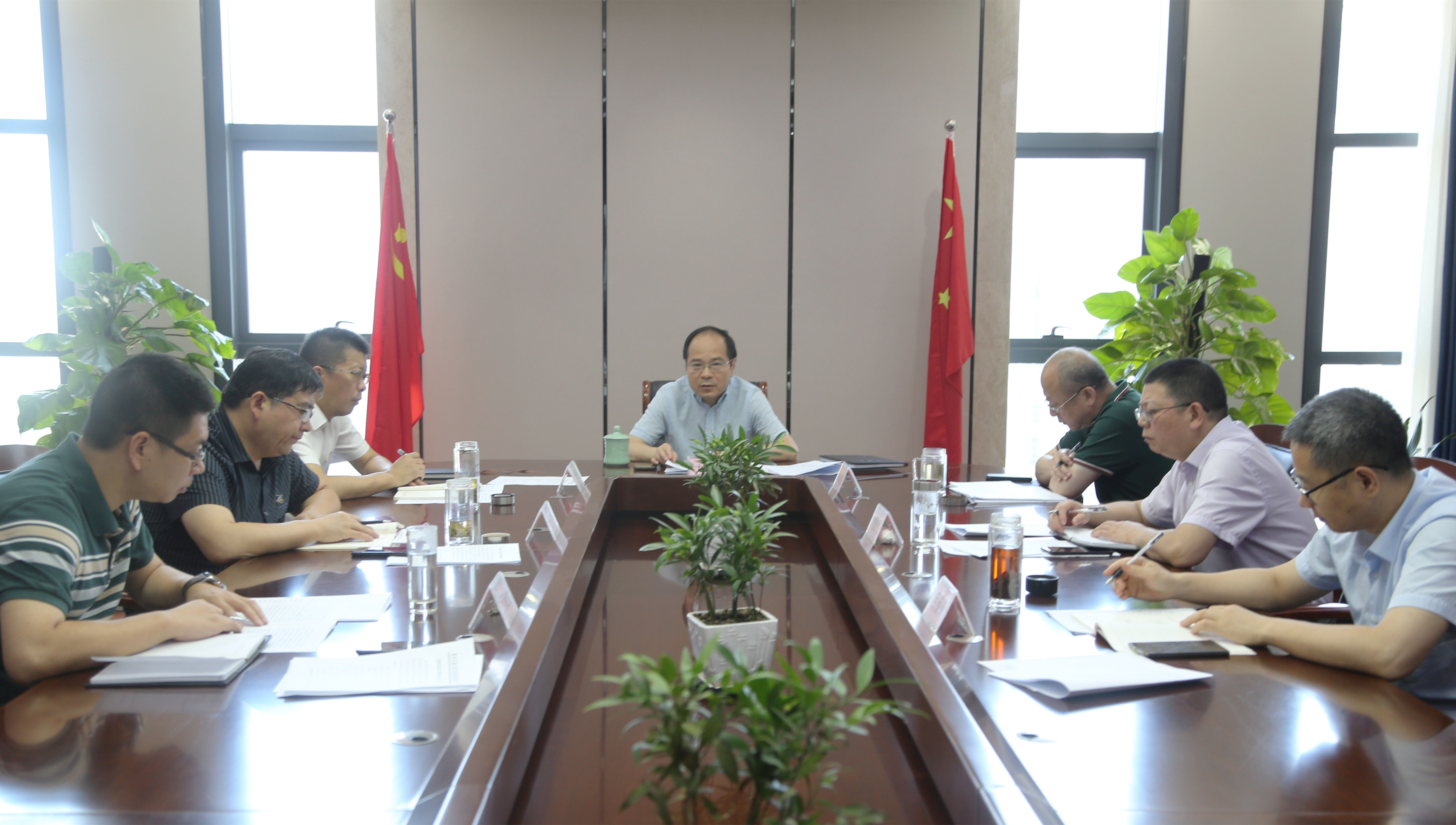 市城投集团党委理论学习中心组举行“学习贯彻省第十五次党代会精神”专题学习会