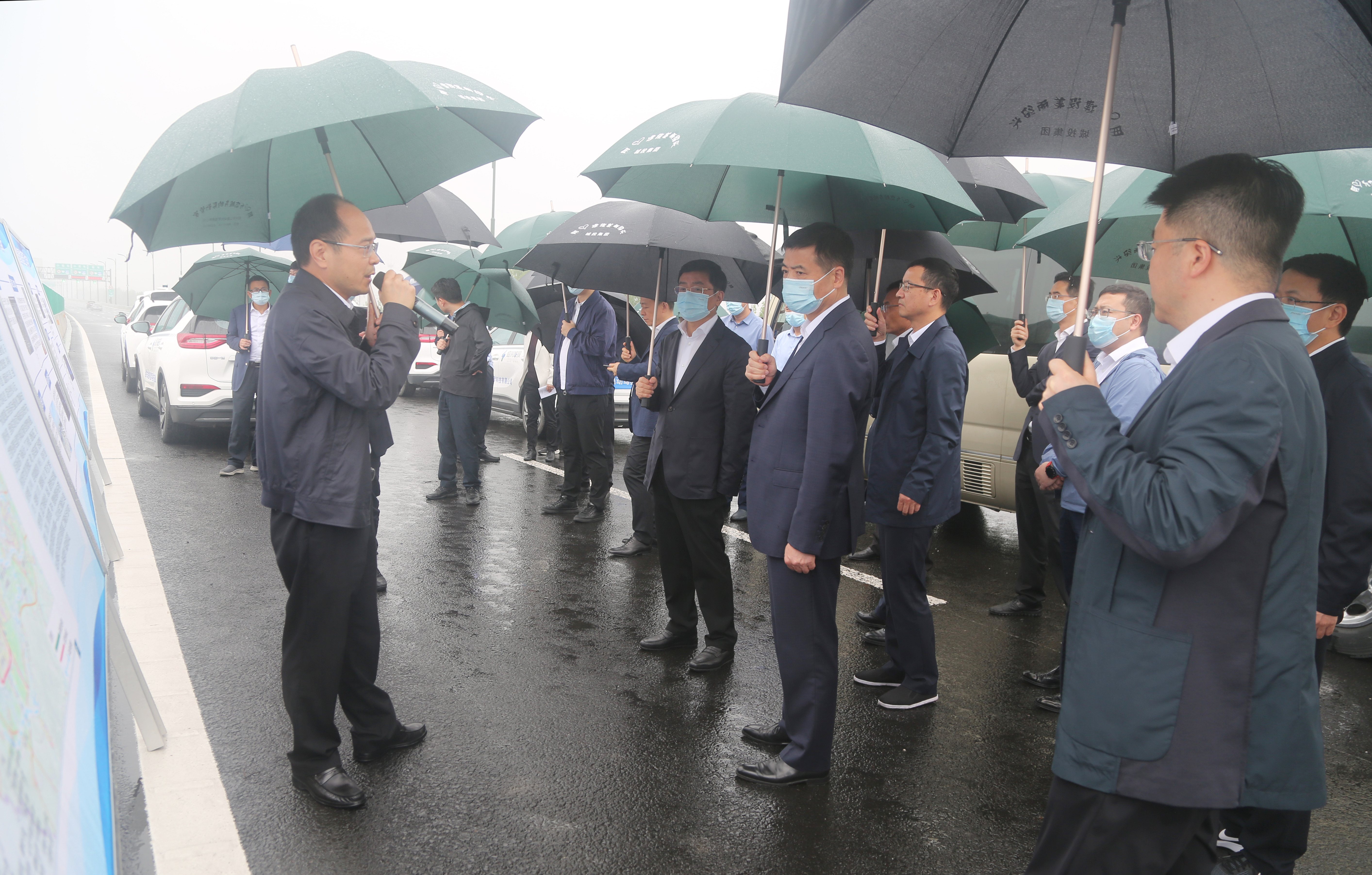 杭州市委常委、萧山区委书记王敏一行赴绍兴于越智慧快速路考察